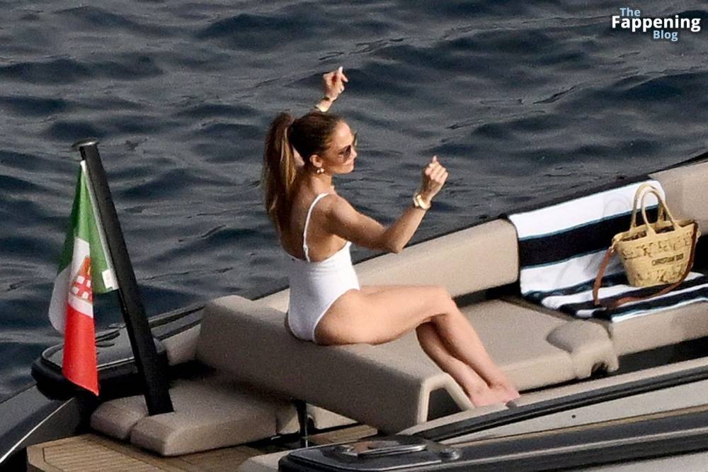 Jennifer Lopez Shows Off Her Curves in Italy (75 Photos) - #10