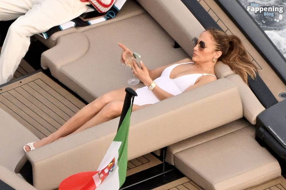 Jennifer Lopez Shows Off Her Curves in Italy (75 Photos) - #14