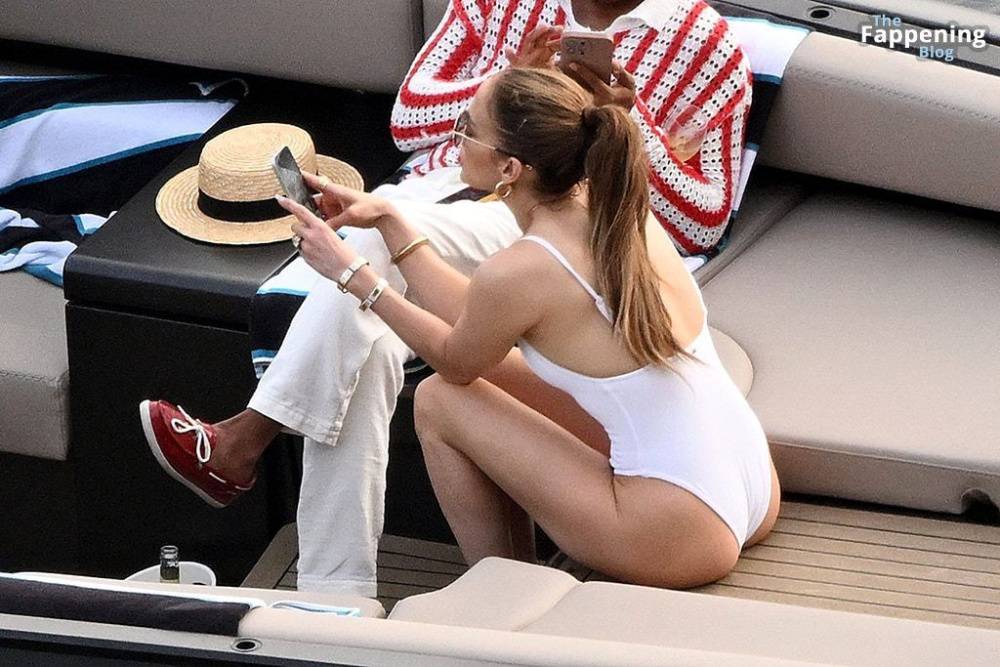 Jennifer Lopez Shows Off Her Curves in Italy (75 Photos) - #19