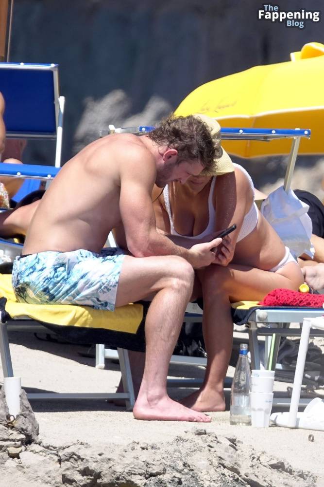 Nina Agdal & Logan Paul Enjoy Their Holiday in Capri (40 Photos) - #22