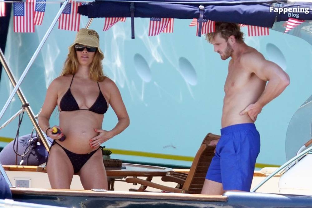 Nina Agdal & Logan Paul Enjoy Their Holiday in Capri (40 Photos) - #1