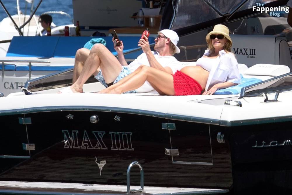 Nina Agdal & Logan Paul Enjoy Their Holiday in Capri (40 Photos) - #7