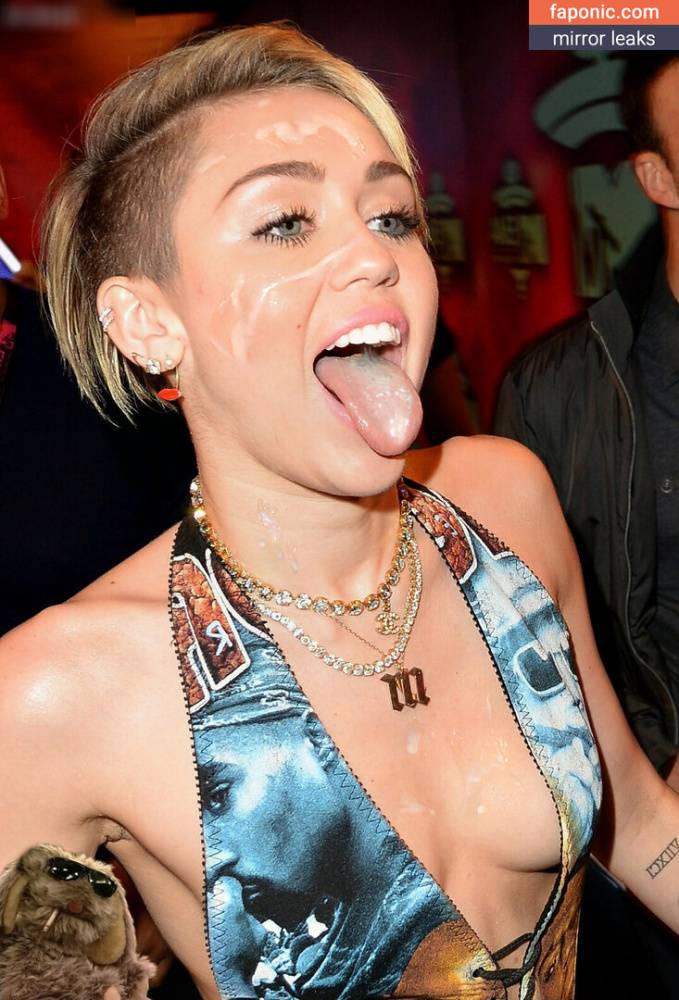 Miley Cyrus fakes Nude Leaks - #11