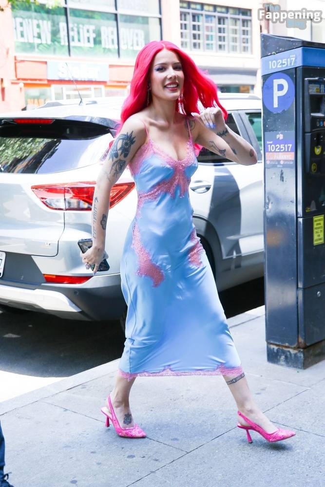 Halsey Heads to a Recording Studio in NYC (20 Photos) - #4