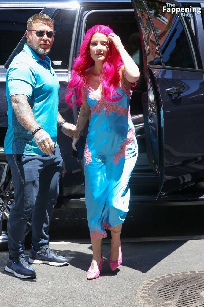 Halsey Heads to a Recording Studio in NYC (20 Photos) - #19