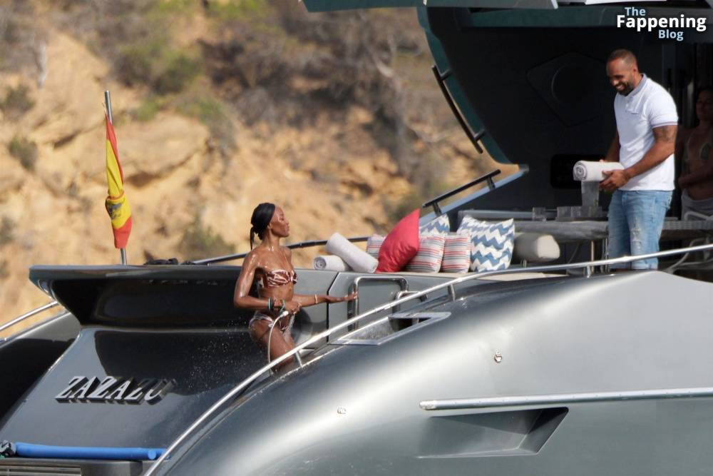 Naomi Campbell, Michelle Rodriguez, Eisa Gonzalez and Afef Jnifen are Seen Out on Holiday in Ibiza (155 Photos) - #19