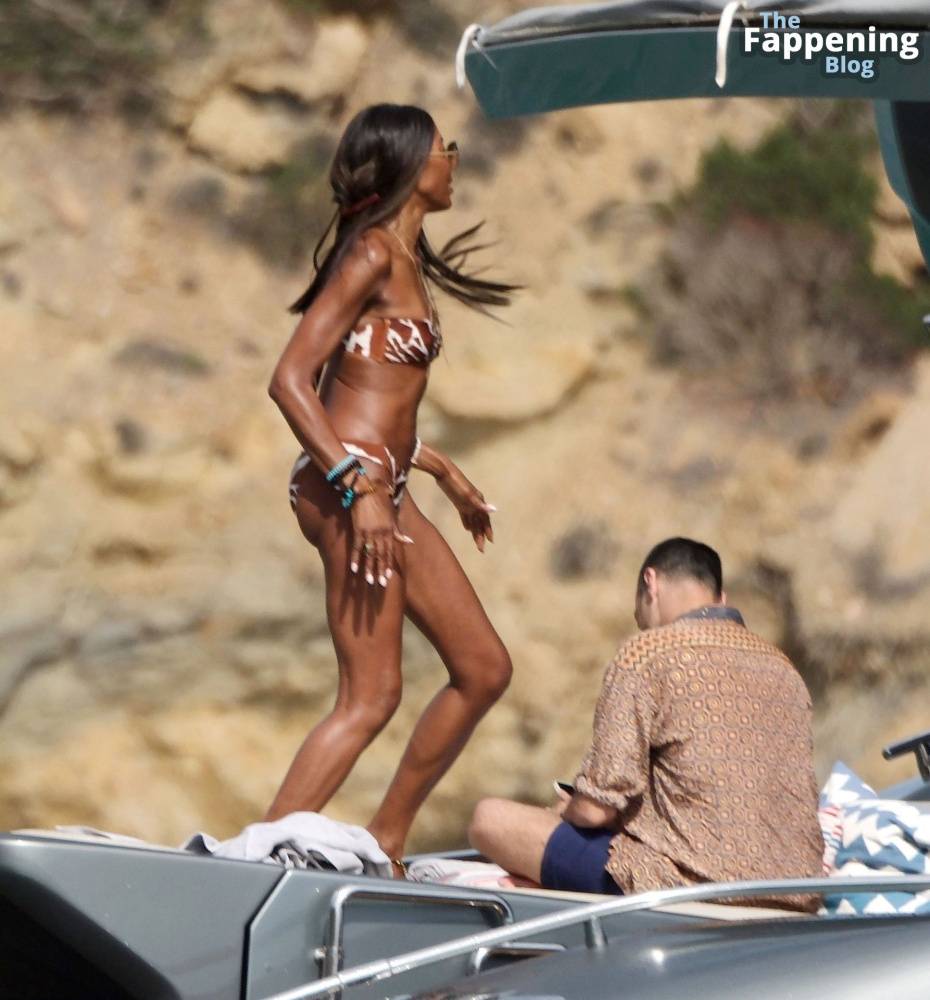 Naomi Campbell, Michelle Rodriguez, Eisa Gonzalez and Afef Jnifen are Seen Out on Holiday in Ibiza (155 Photos) - #8