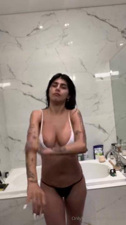 Mia Khalifa Nude Nipple Slip OnlyFans Livestream Leaked - #16