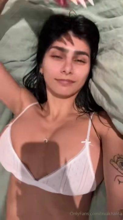 Mia Khalifa Nude Nipple Slip OnlyFans Livestream Leaked - #11