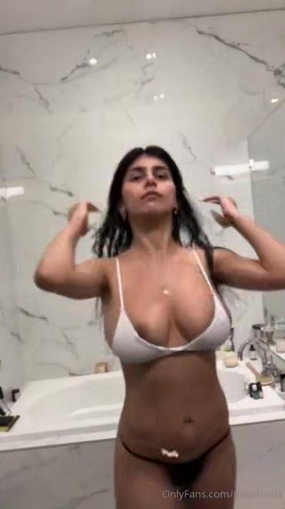 Mia Khalifa Nude Nipple Slip OnlyFans Livestream Leaked - #8