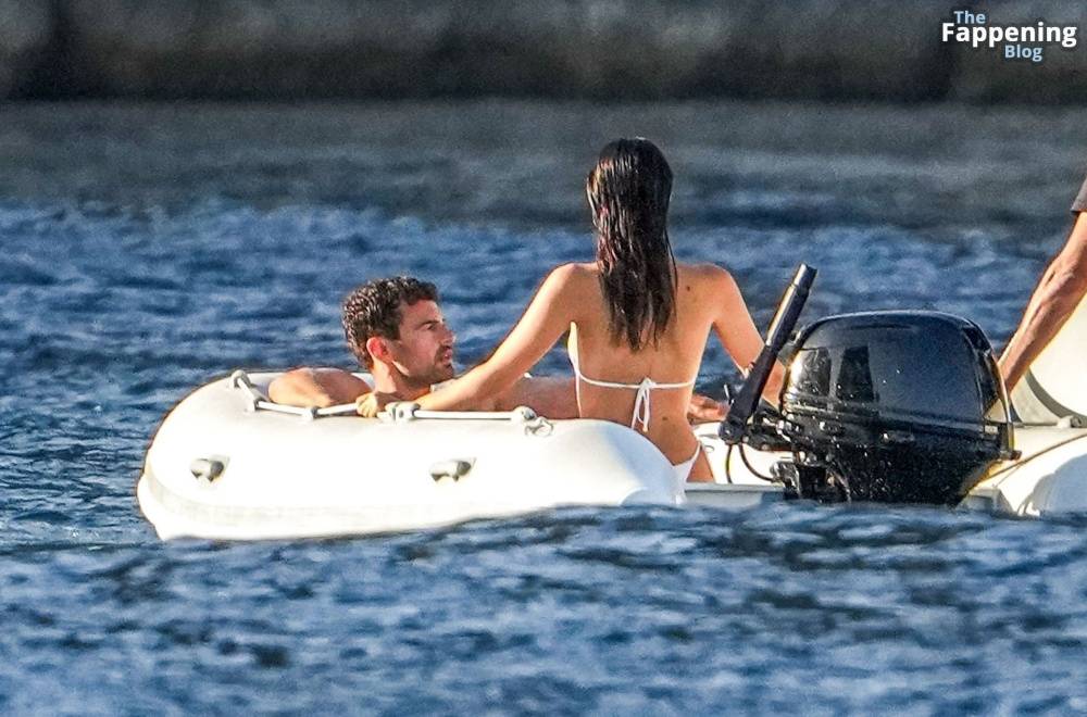 Vittoria Ceretti & Theo James Shoot a Commercial at the Faraglioni in Capri for Dolce & Gabbana (40 Photos) - #8