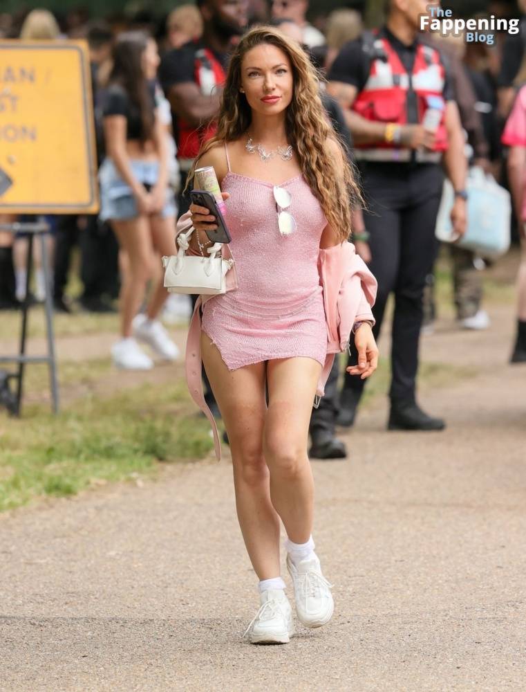 April Banbury & Whitney Hughes Display Their Boobs at Wireless Festival in London (21 Photos) - #18