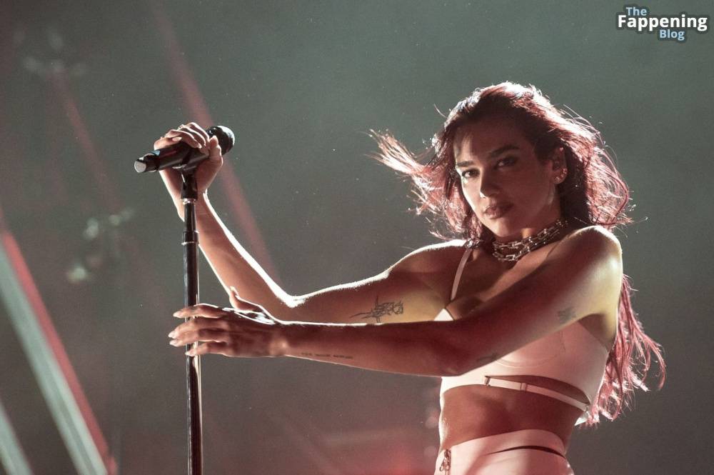 Dua Lipa Looks Sexy at the NOS Alive Festival (29 Photos) - #27