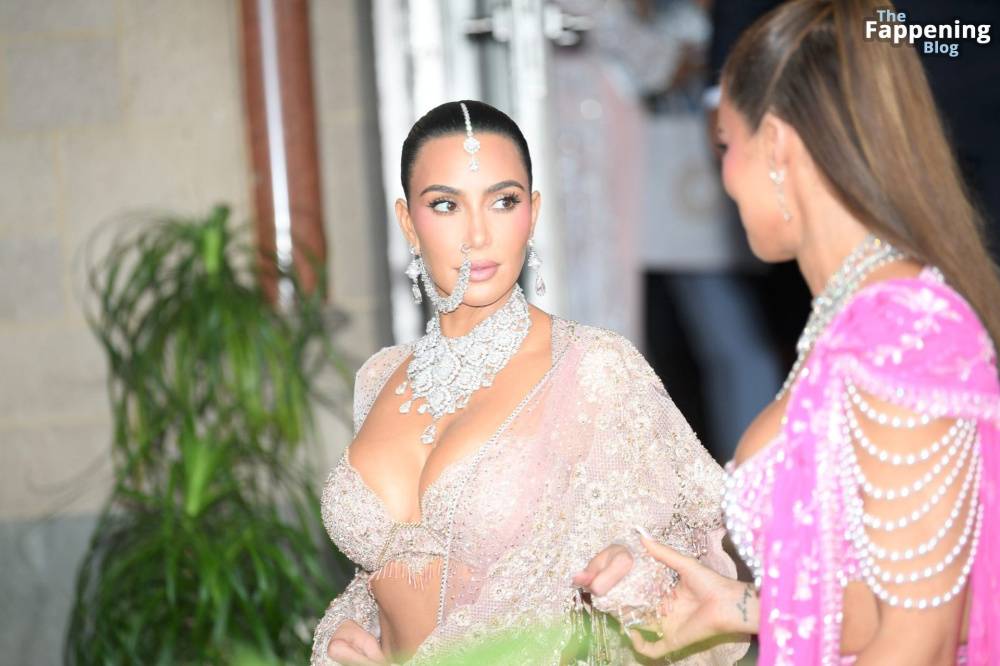 Kim Kardashian & Khloe Kardashian Look Sexy at Anant Ambani’s Wedding (22 Photos) - #13