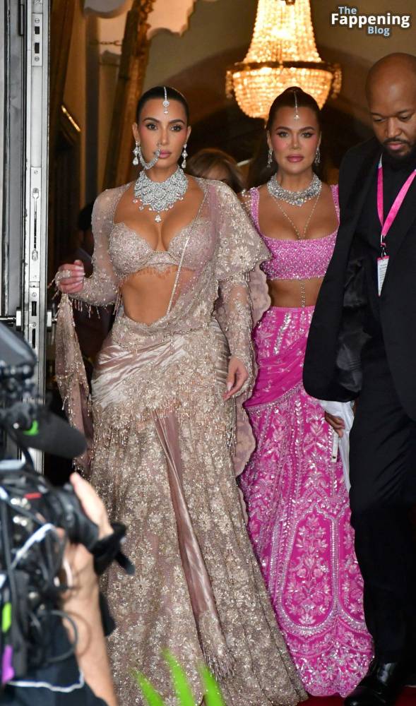 Kim Kardashian & Khloe Kardashian Look Sexy at Anant Ambani’s Wedding (22 Photos) - #16