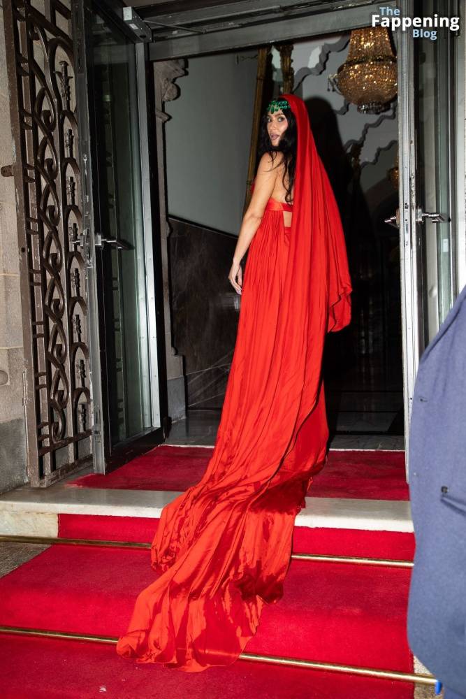 Kim Kardashian Stuns in a Red Dress in Mumbai (33 Photos) - #8