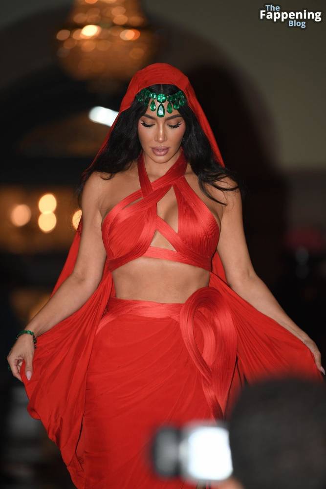 Kim Kardashian Stuns in a Red Dress in Mumbai (33 Photos) - #26