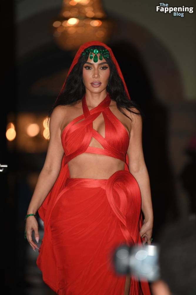 Kim Kardashian Stuns in a Red Dress in Mumbai (33 Photos) - #14