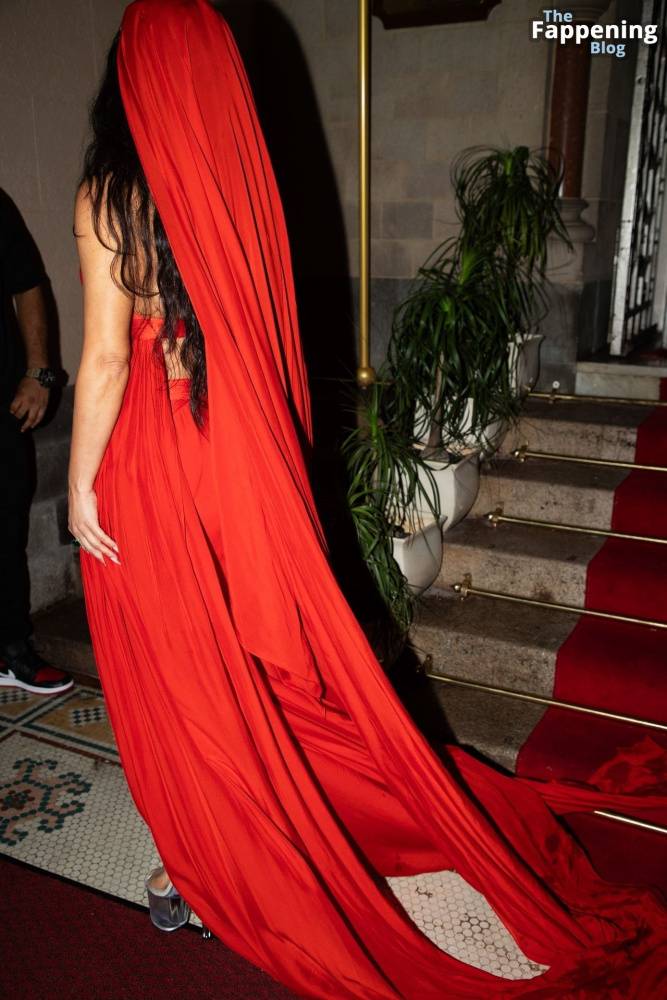 Kim Kardashian Stuns in a Red Dress in Mumbai (33 Photos) - #4