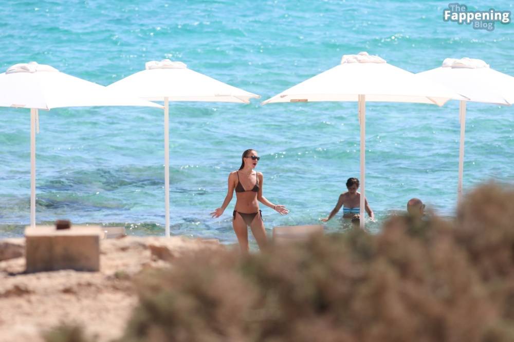 Lila Grace Moss Flaunts Her Sexy Slender Figure in Formentera (65 Photos) - #23