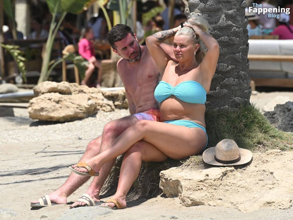 Kerry Katona Flashes Her Nude Boob on the Beach (70 Photos) - #15