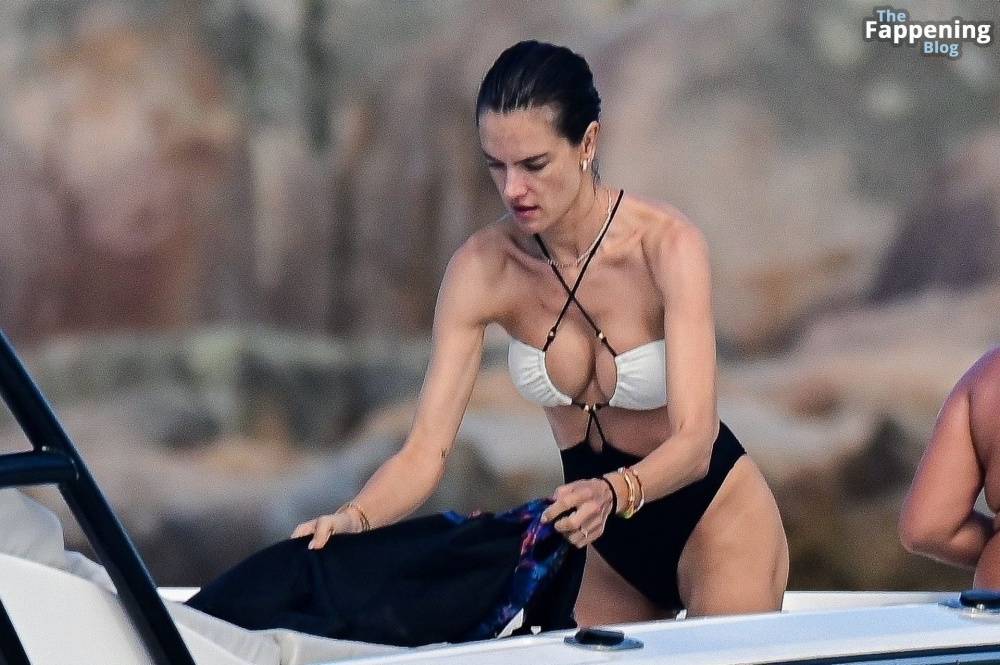 Alessandra Ambrosio Shows Off Her Sexy Bikini Body in Florianopolis (23 Photos) - #13