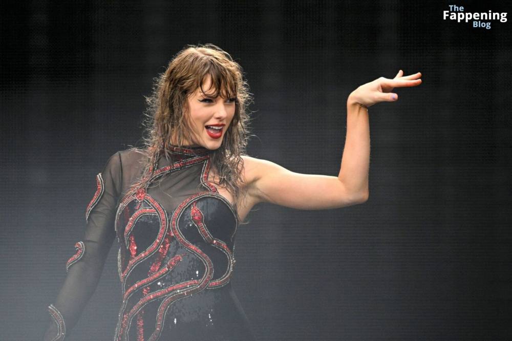 Taylor Swift Performs in Hamburg (41 Photos) - #19