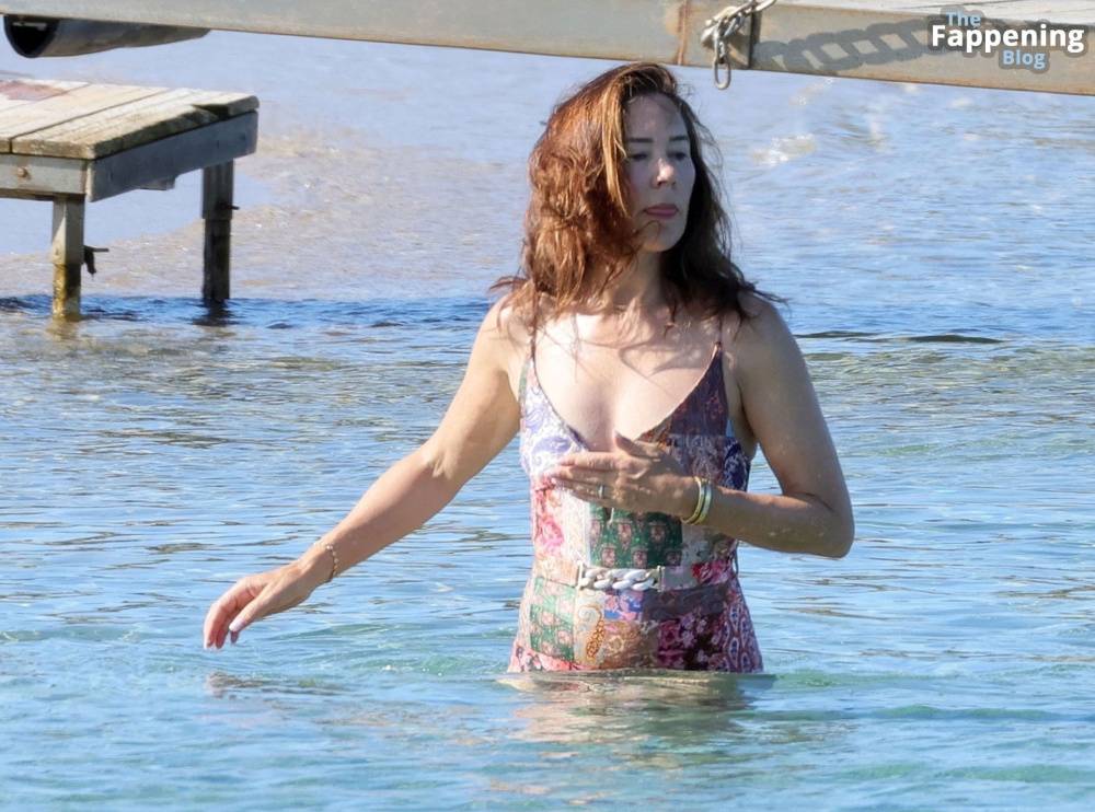 Queen Mary of Denmark Looks Hot on the Beach in Sardinia (40 Photos) - #26