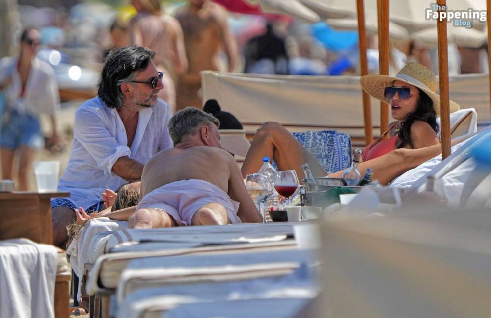 Bethenny Frankel Shows Off Her Sexy Boobs in a Swimsuit on the Beach in Saint Tropez (27 Photos) - #24