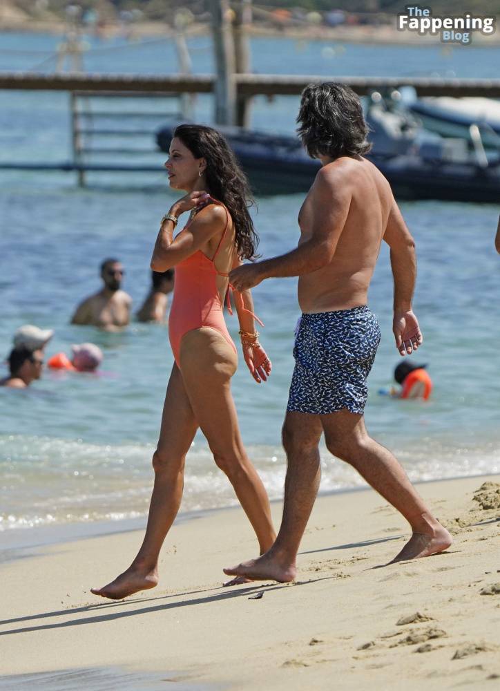 Bethenny Frankel Shows Off Her Sexy Boobs in a Swimsuit on the Beach in Saint Tropez (27 Photos) - #8