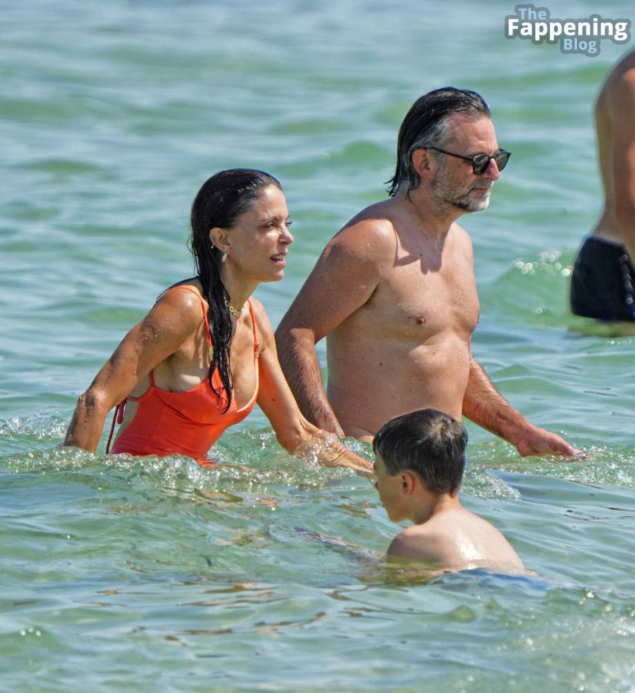 Bethenny Frankel Shows Off Her Sexy Boobs in a Swimsuit on the Beach in Saint Tropez (27 Photos) - #18