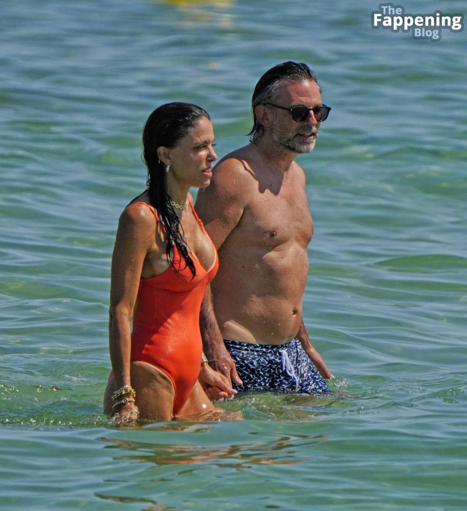 Bethenny Frankel Shows Off Her Sexy Boobs in a Swimsuit on the Beach in Saint Tropez (27 Photos) - #1