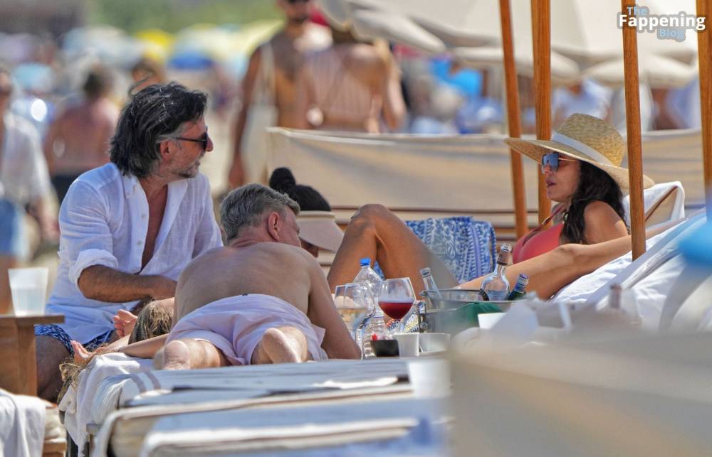 Bethenny Frankel Shows Off Her Sexy Boobs in a Swimsuit on the Beach in Saint Tropez (27 Photos) - #26