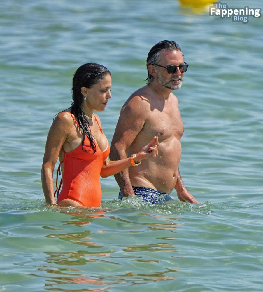 Bethenny Frankel Shows Off Her Sexy Boobs in a Swimsuit on the Beach in Saint Tropez (27 Photos) - #16