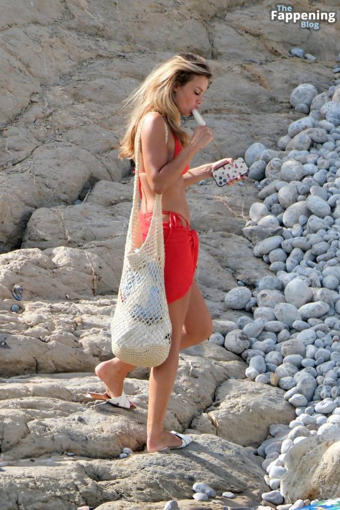 Laura Celia Valk Looks Stunning on the Beach in Ibiza (36 Photos) - #4