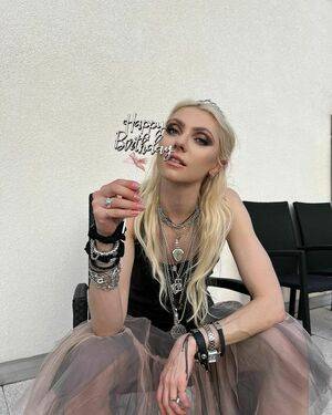 116323412 / Taylor Momsen / taylormomsen Nude Leaks - #4