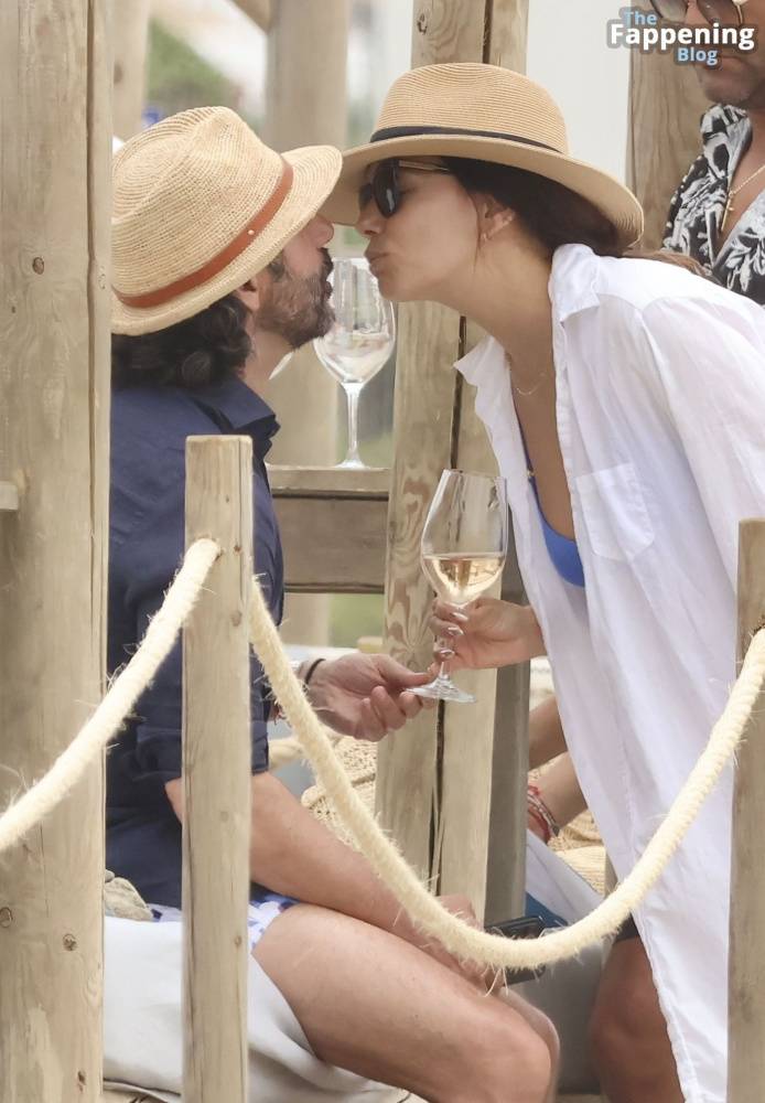 Eva Longoria Enjoys a Glass of Wine in the Sun while on the Beach in Marbella (111 Photos) - #12