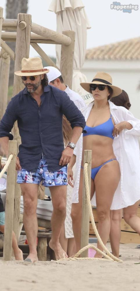 Eva Longoria Enjoys a Glass of Wine in the Sun while on the Beach in Marbella (111 Photos) - #26