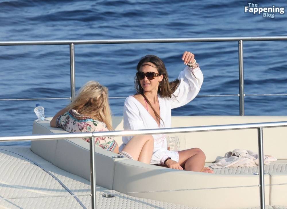 Jessica Alba Enjoys Her Family Vacation in Mykonos (68 Photos) - #27