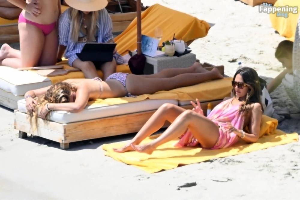 Jessica Alba Stuns in Her Pink Bikini on Her Family Holiday out in Mykonos (20 Photos) - #2