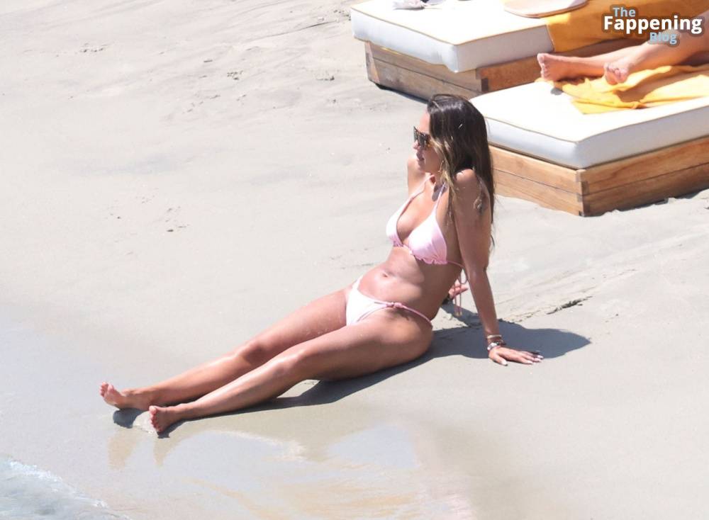 Jessica Alba Stuns in Her Pink Bikini on Her Family Holiday out in Mykonos (20 Photos) - #8