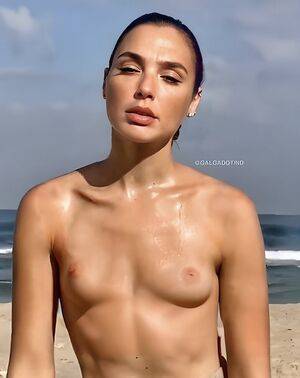 GalGadot / gal_gadot / inked_hriss Nude Leaks - #21