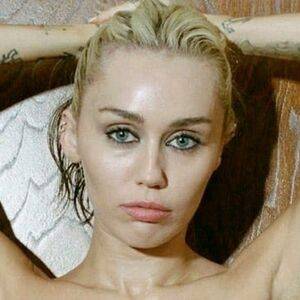 Miley Cyrus fakes Nude Leaks - Fapello - #1