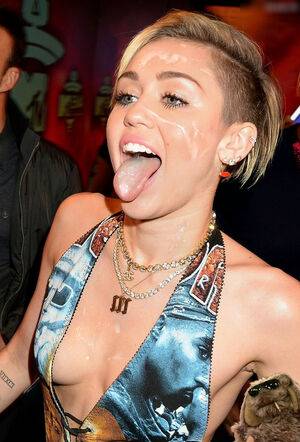 Miley Cyrus fakes Nude Leaks - Fapello - #9