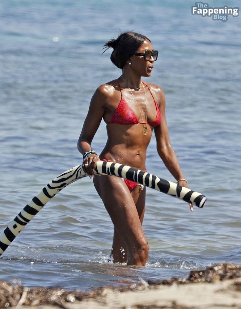 Naomi Campbell, Michelle Rodriguez & Eisa Gonzalez are Seen Having a Fun in the Sun (56 Photos) - #1