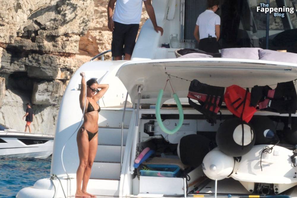 Eiza González Shows Off Her Sexy Bikini Body on a Luxurious Yacht in Ibiza (24 Photos) - #8