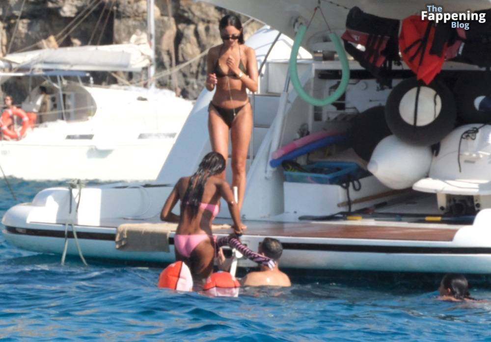 Eiza González Shows Off Her Sexy Bikini Body on a Luxurious Yacht in Ibiza (24 Photos) - #10