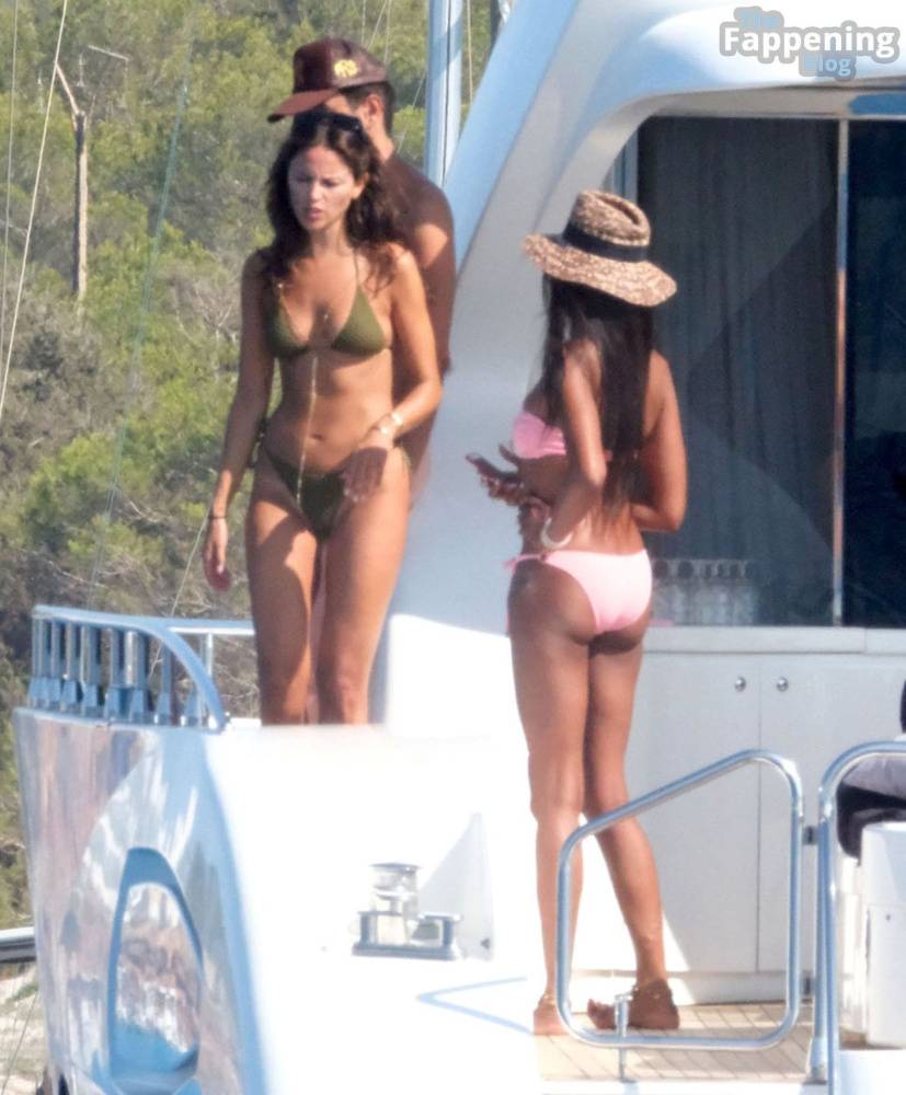 Eiza González Shows Off Her Sexy Bikini Body on a Luxurious Yacht in Ibiza (24 Photos) - #22