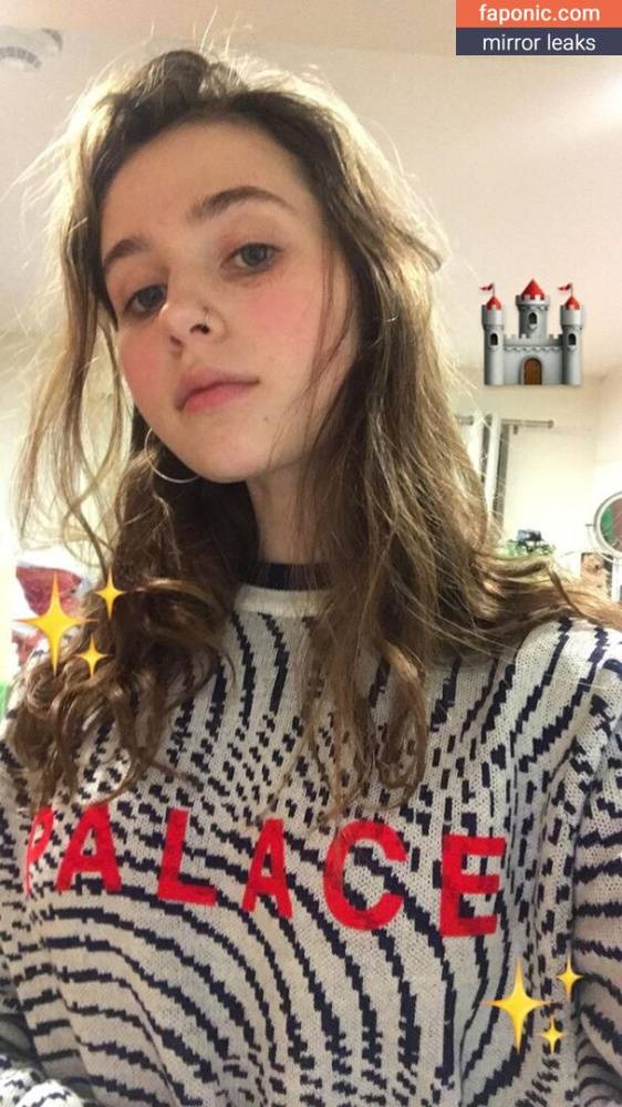 Claire Cottrill aka Clairo Nude Leaks - #13