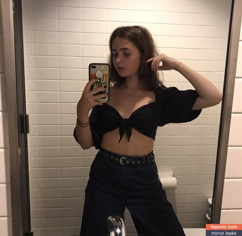 Claire Cottrill aka Clairo Nude Leaks - #18